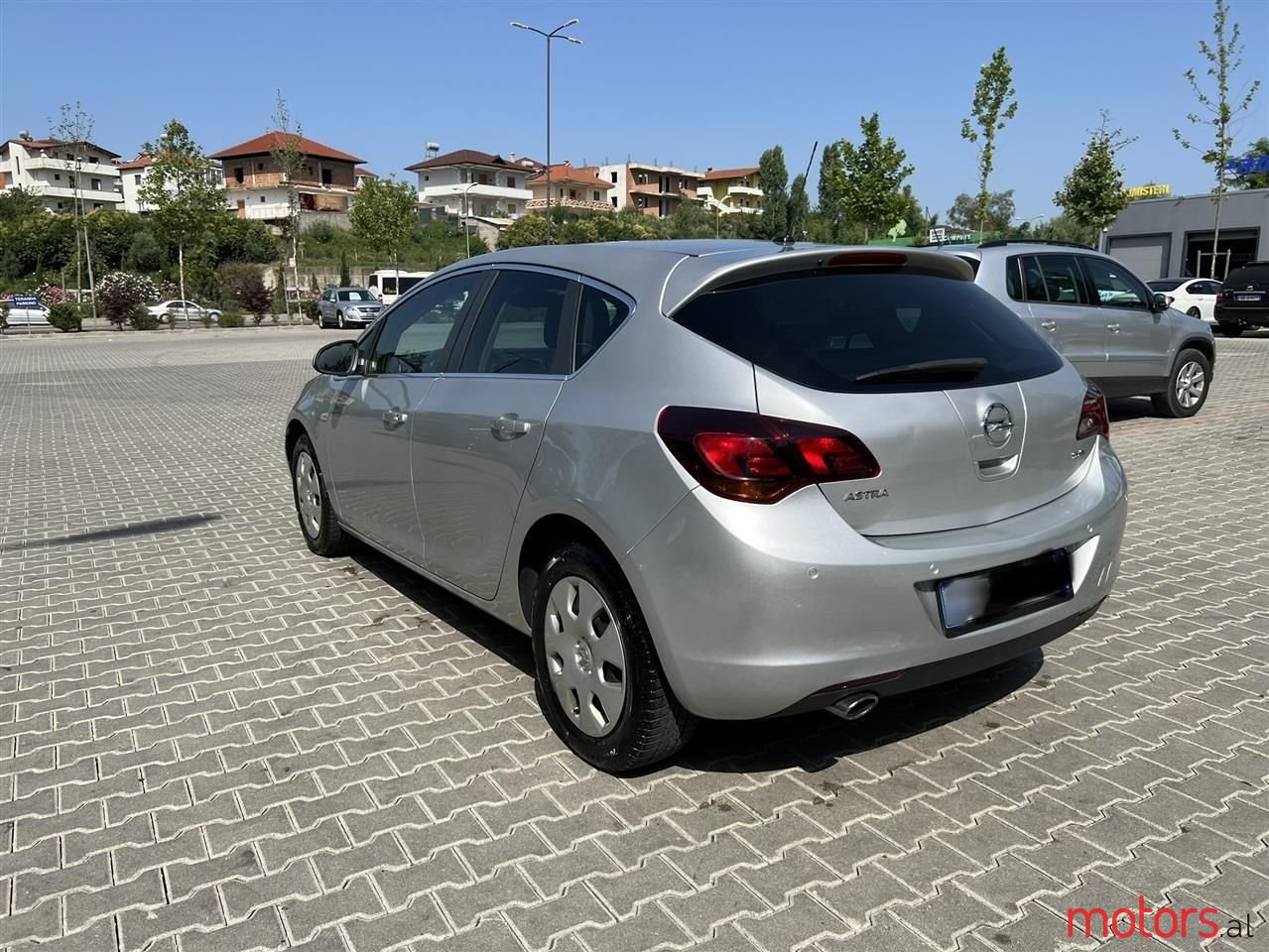 2012' Opel Astra photo #5