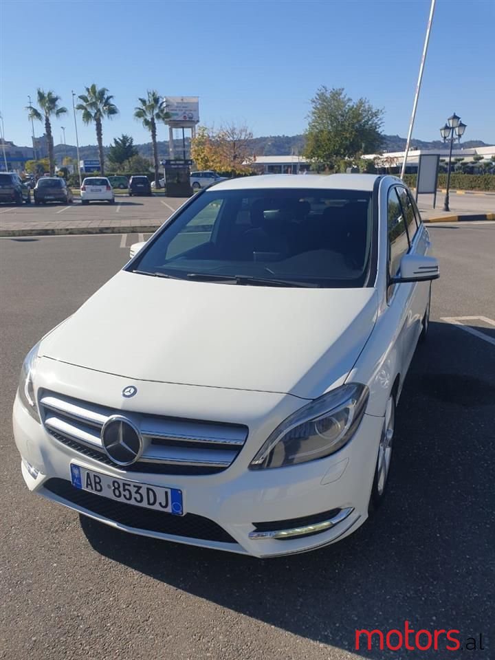 2012' Mercedes-Benz B 180 photo #4