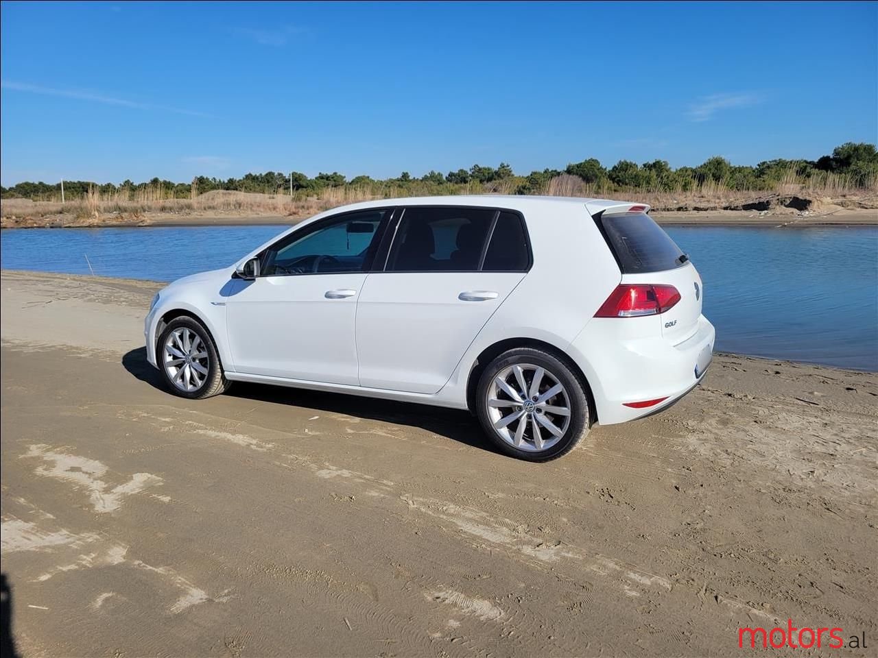 2015' Volkswagen Golf photo #3