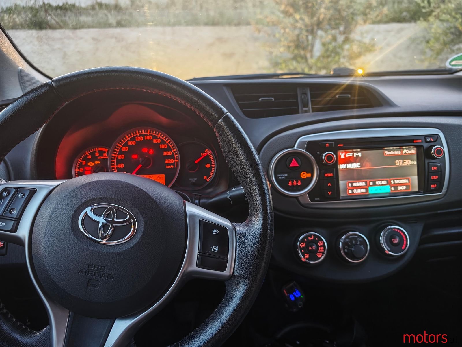 2013' Toyota Yaris photo #4