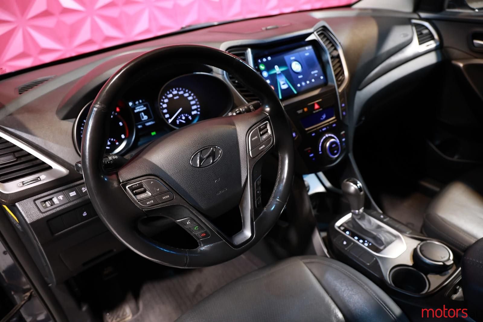 2016' Hyundai Santa Fe photo #5