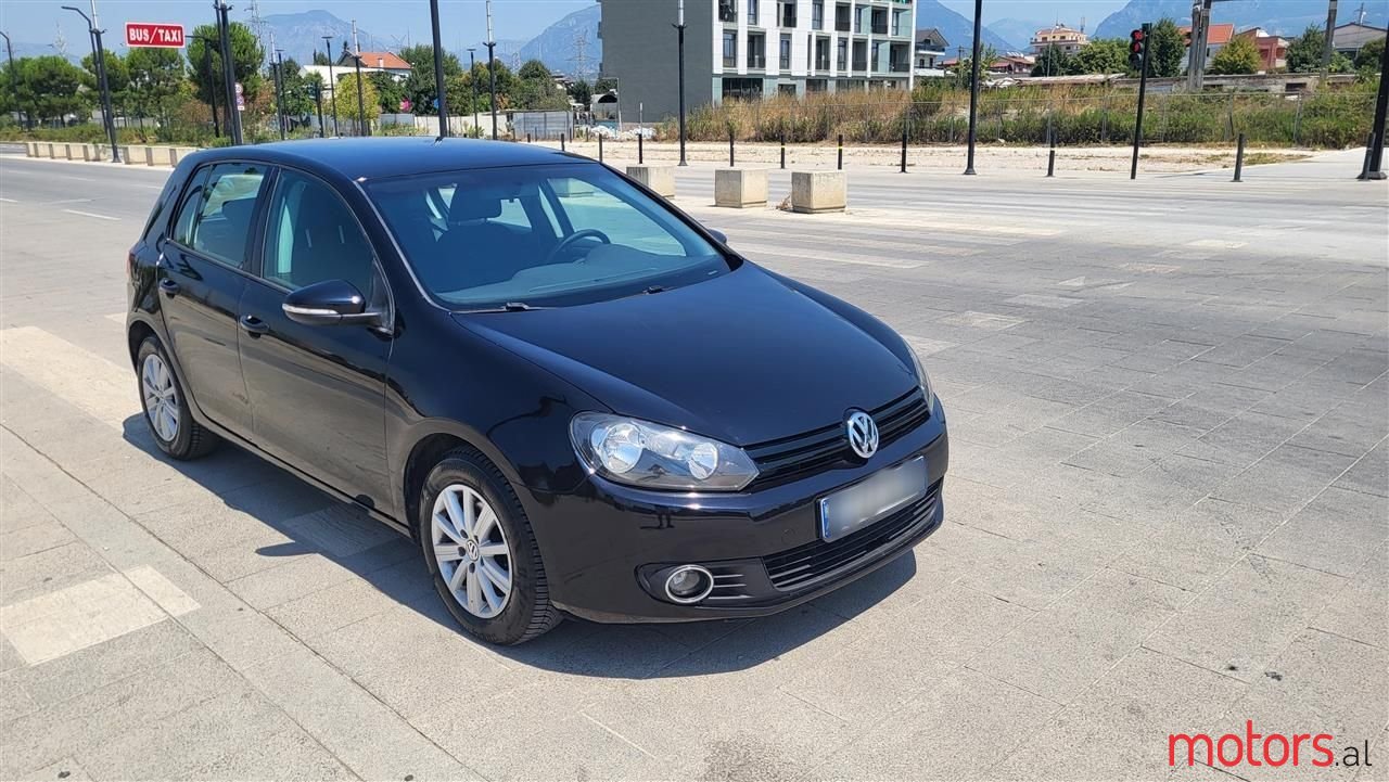 2010' Volkswagen Golf photo #2