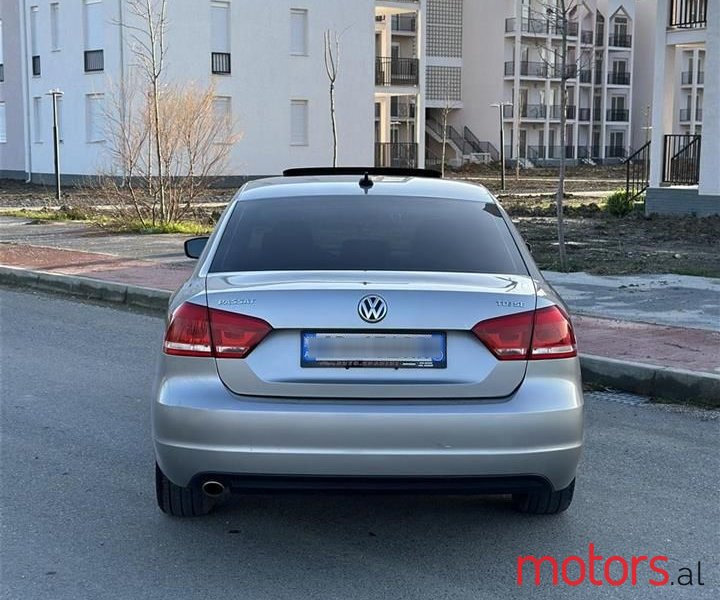 2013' Volkswagen Passat photo #5
