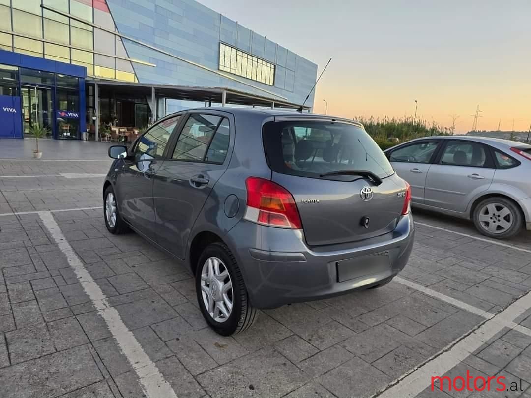 2009' Toyota Yaris photo #2