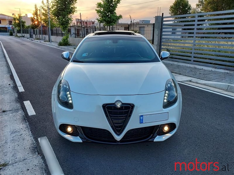 2013' Alfa Romeo Giulietta photo #4