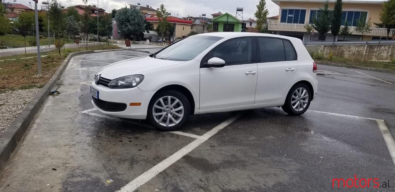 2011' Volkswagen Golf photo #3