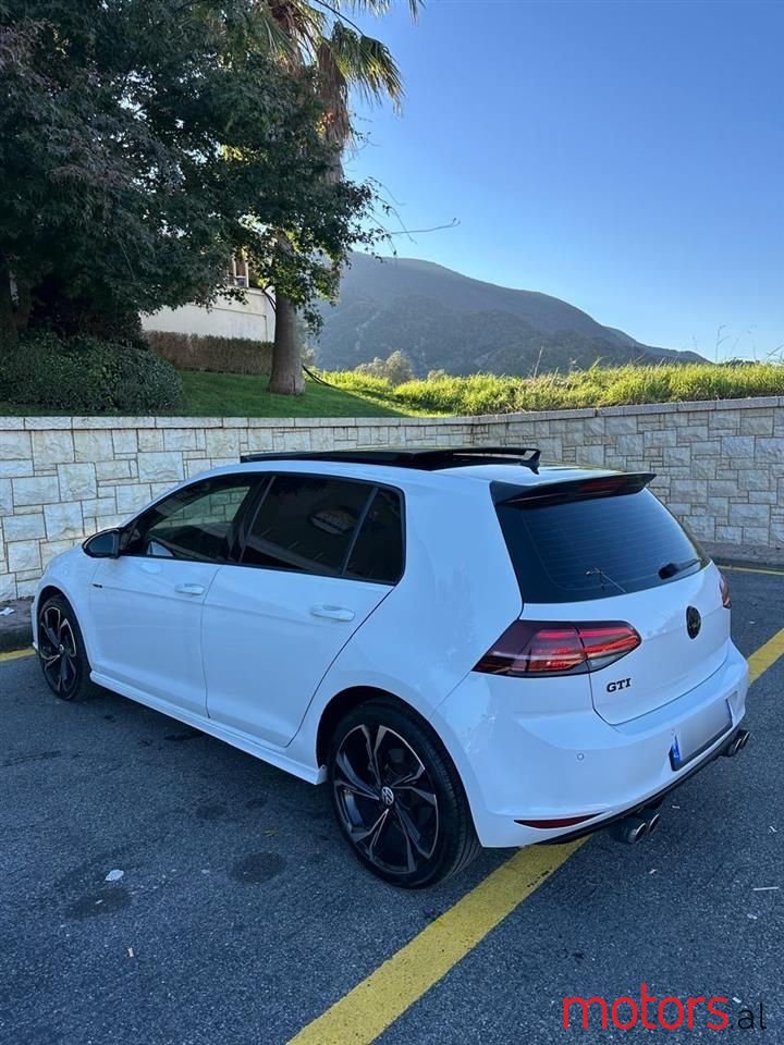 2015' Volkswagen Golf photo #6