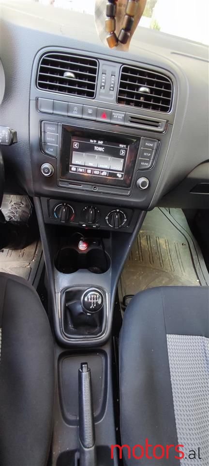 2015' Volkswagen Polo photo #6