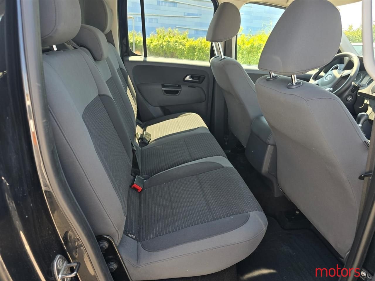 2011' Volkswagen Amarok photo #5