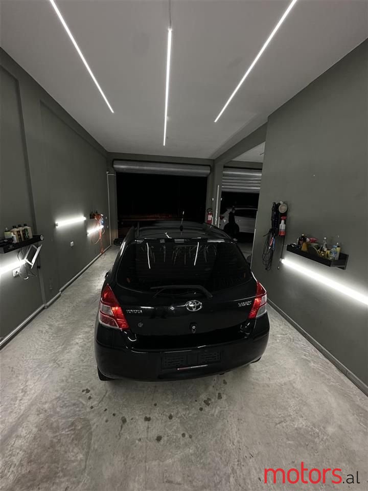 2010' Toyota Yaris photo #2