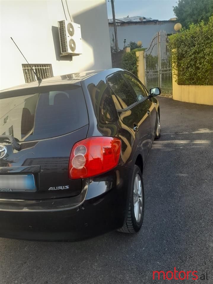 2008' Toyota Auris photo #2