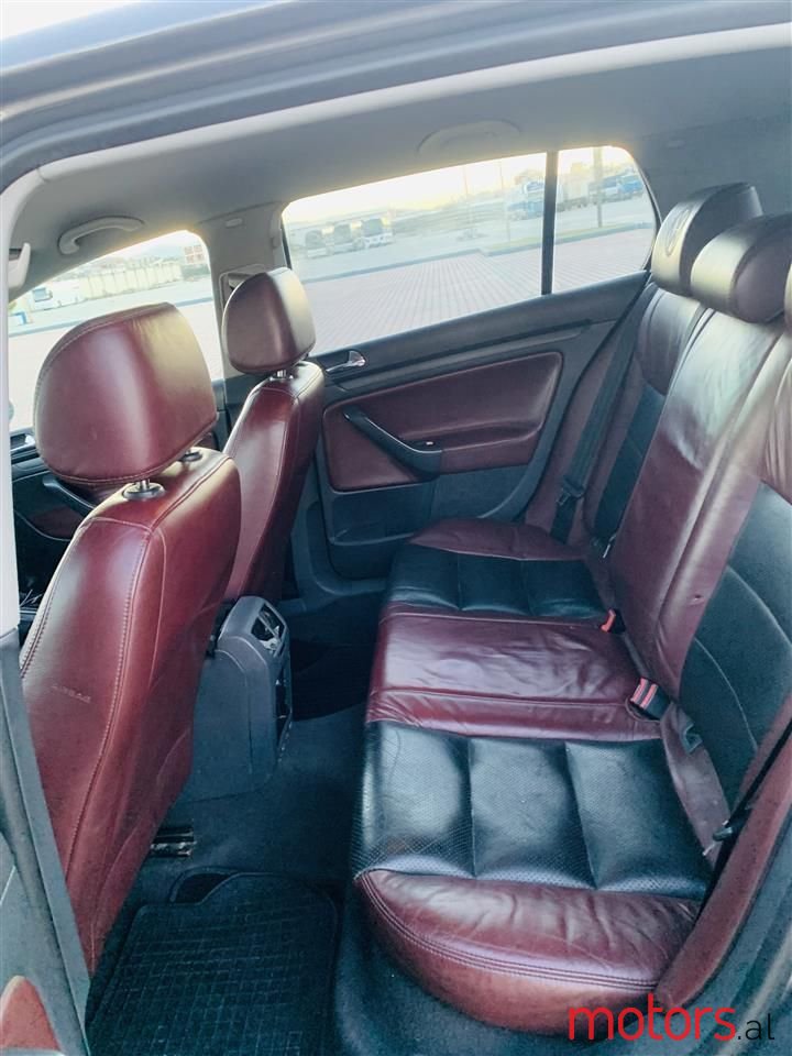 2005' Volkswagen Golf photo #4