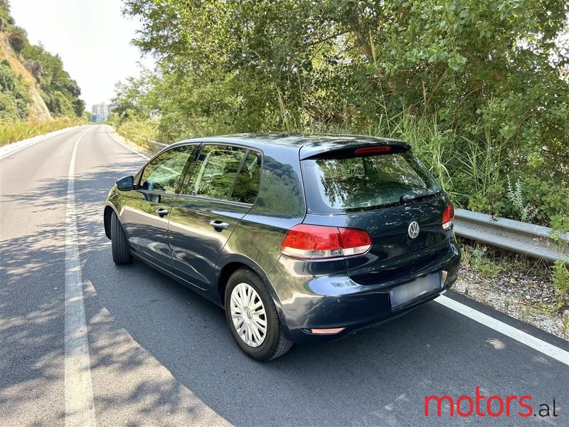 2009' Volkswagen Golf photo #4