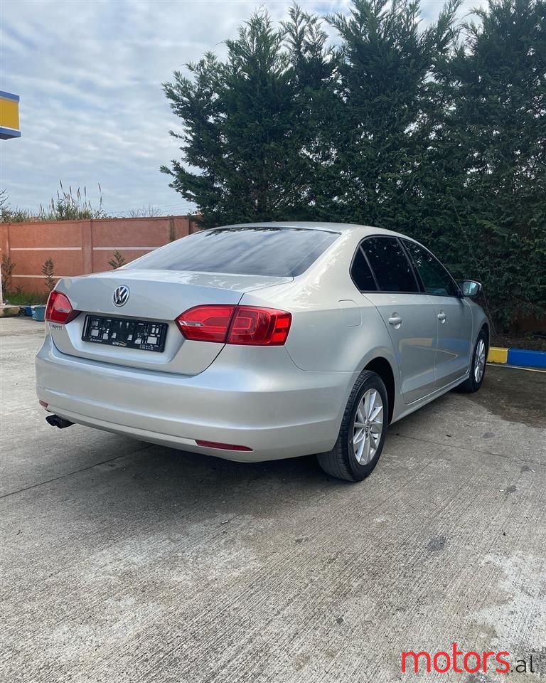 2012' Volkswagen Jetta photo #3