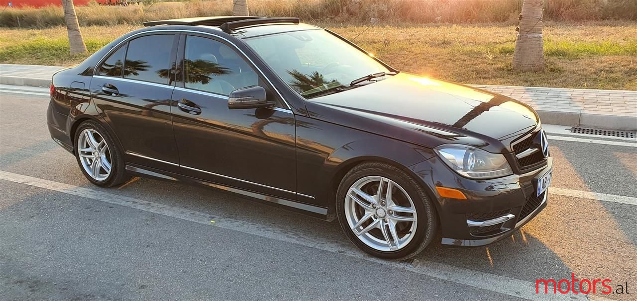 2012' Mercedes-Benz C 300 photo #1