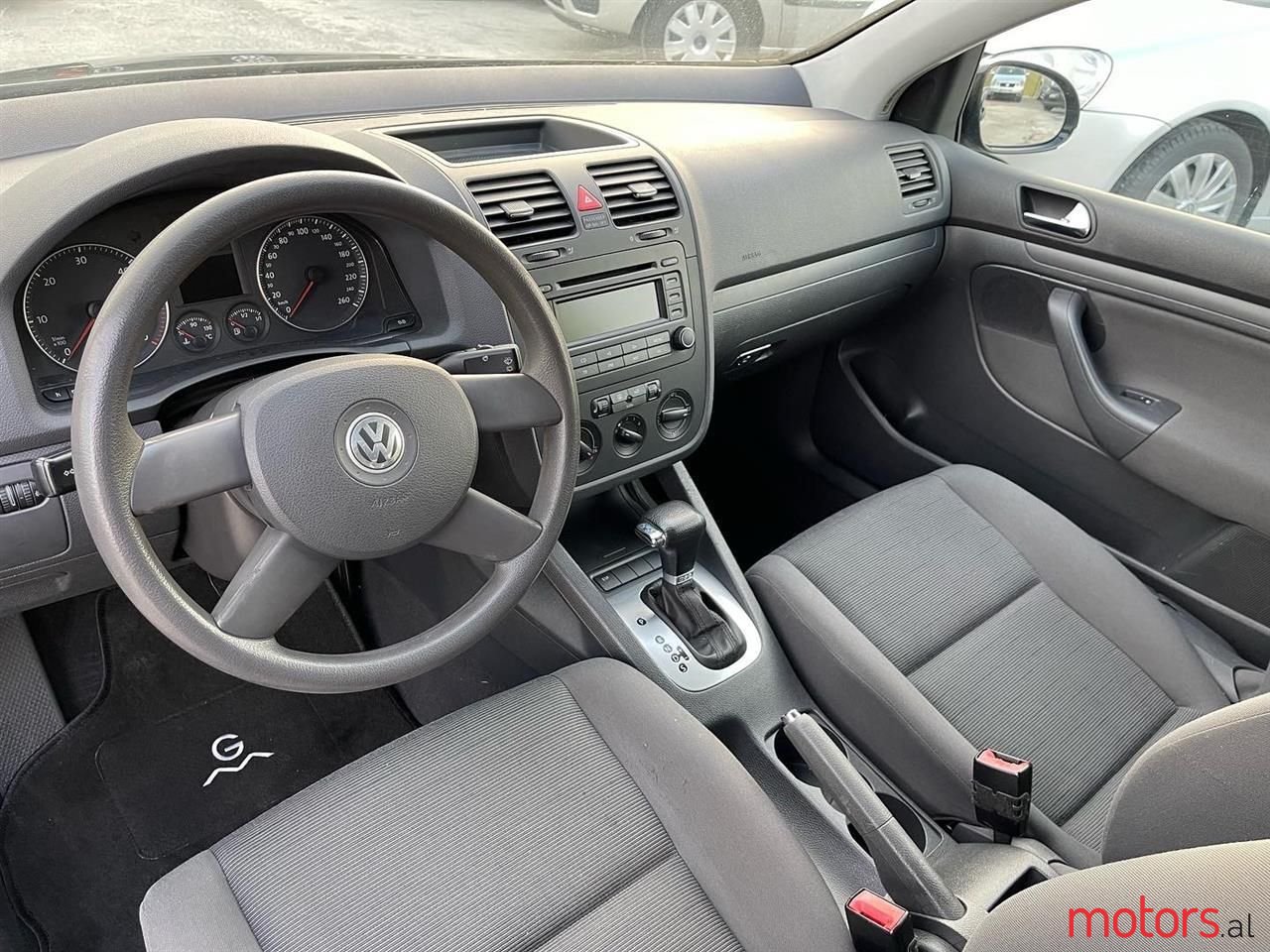 2004' Volkswagen Golf photo #3