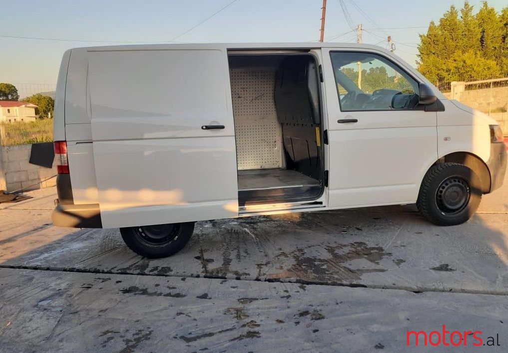 2013' Volkswagen T5 Transporter photo #1