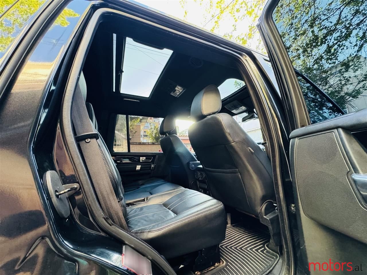 2012' Land Rover Discovery photo #6