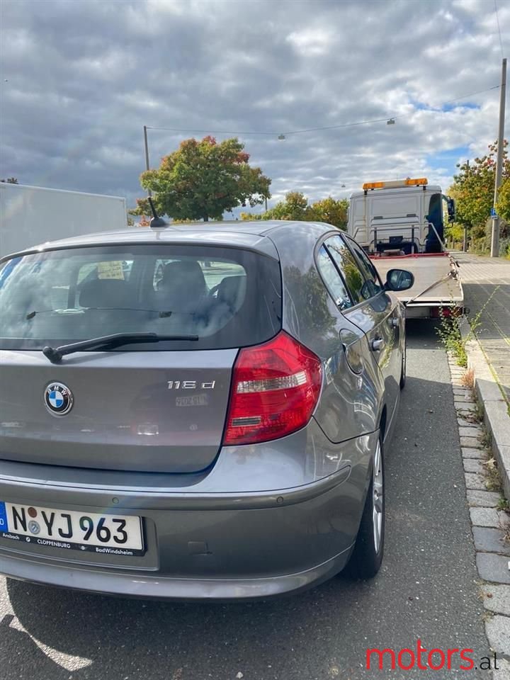 2011' BMW 118 photo #6