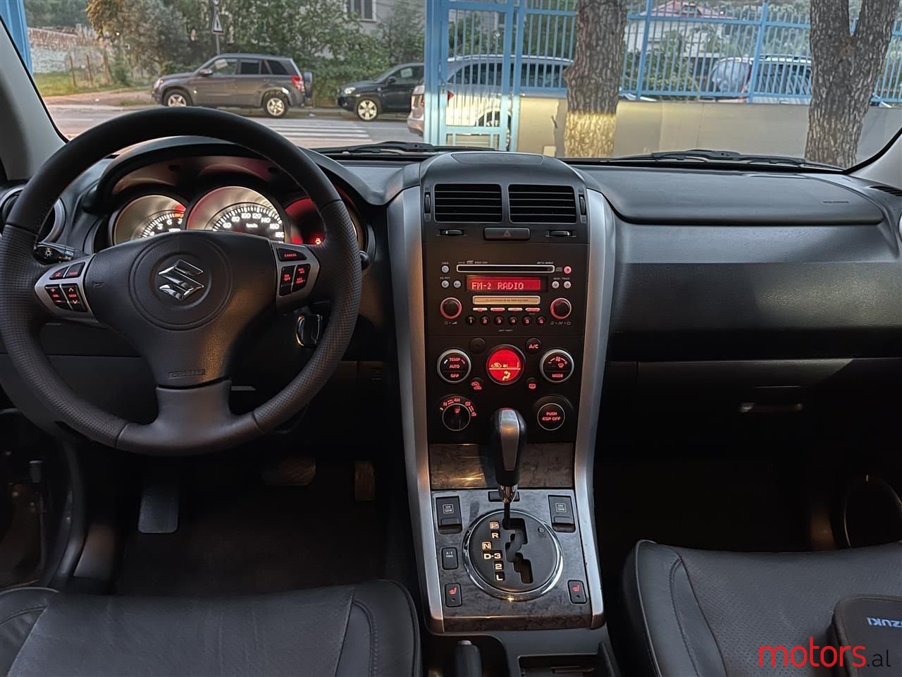 2011' Suzuki Grand Vitara photo #4