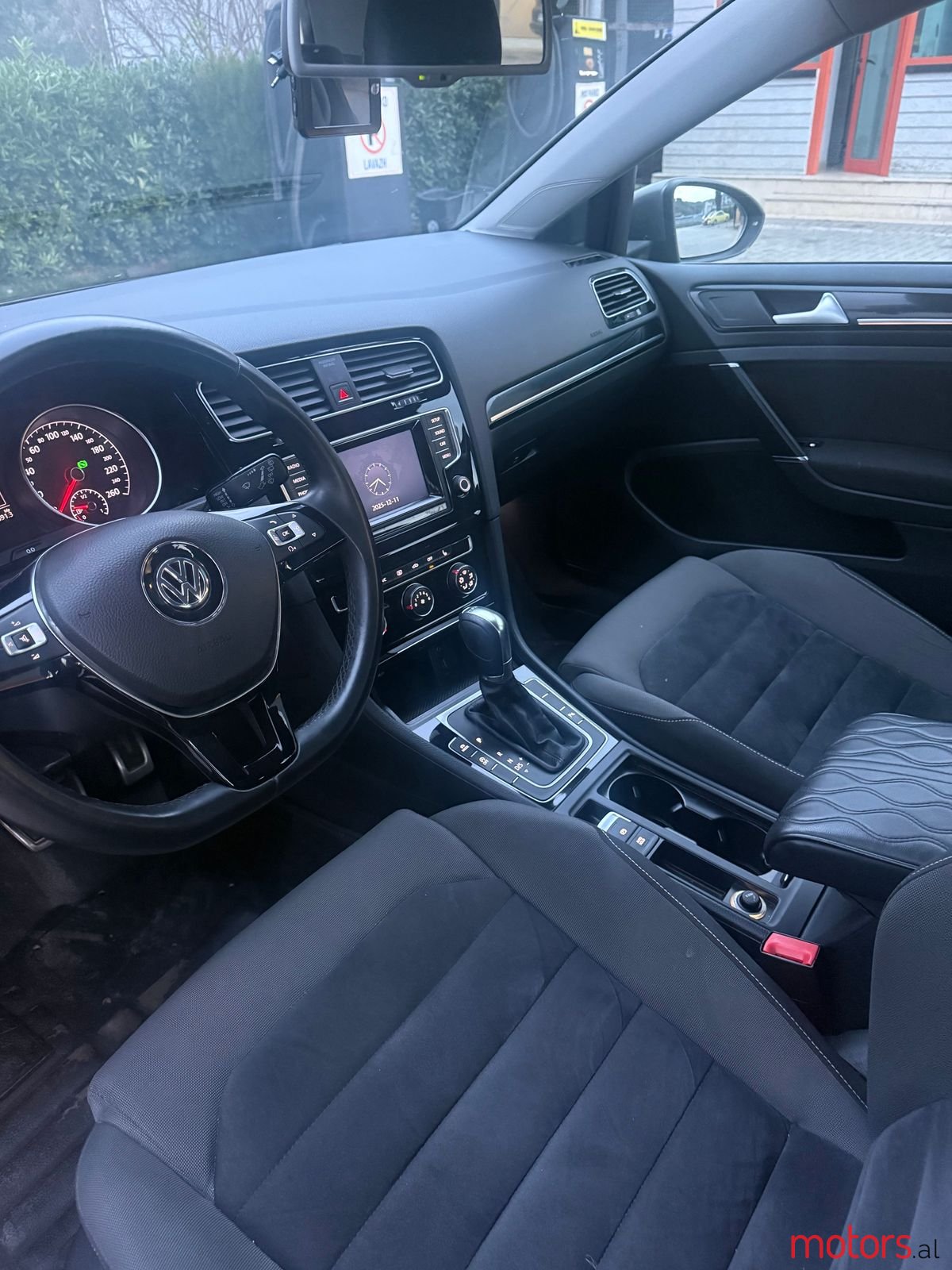 2013' Volkswagen Golf photo #2