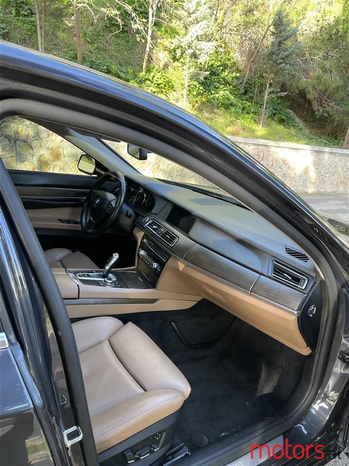 2009' BMW 730 photo #2