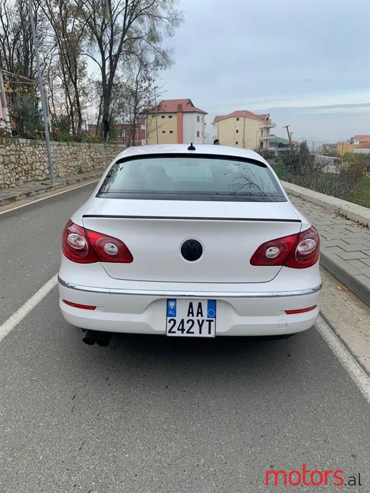 2010' Volkswagen Passat photo #4