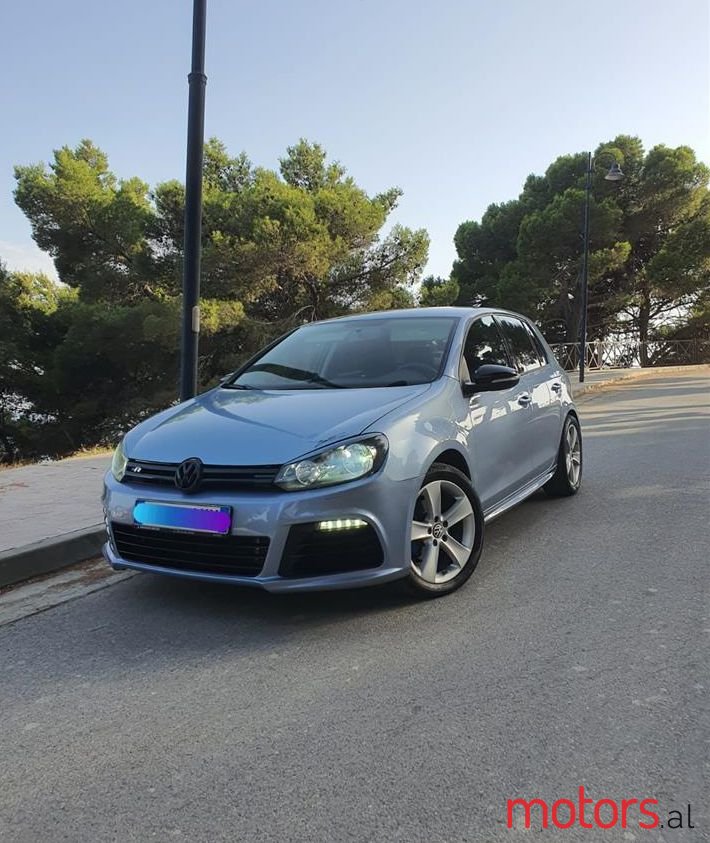 2009' Volkswagen Golf photo #1