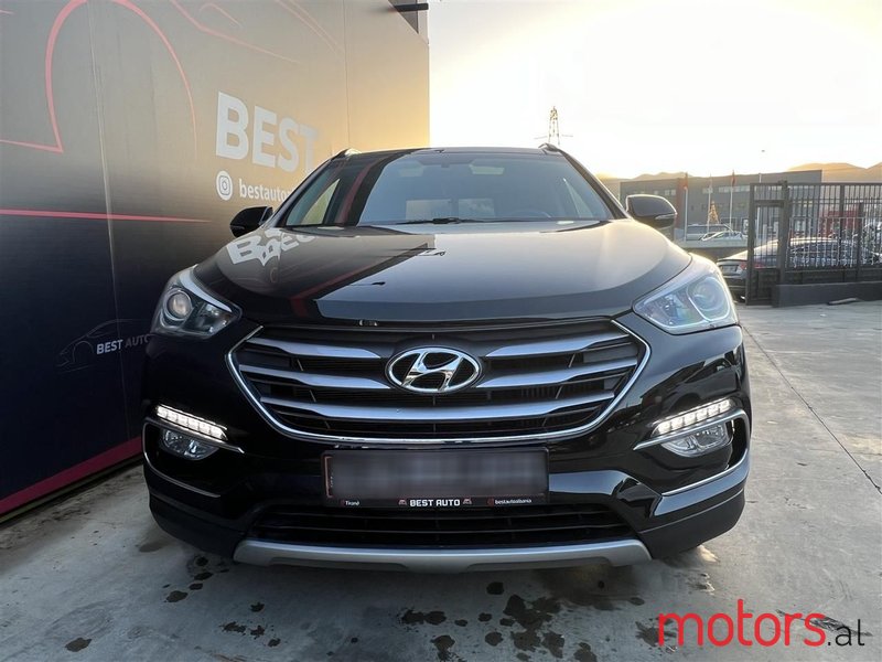 2016' Hyundai Santa Fe photo #2