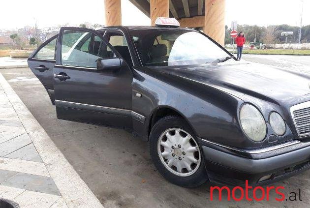 1996' Mercedes-Benz E-Class photo #2