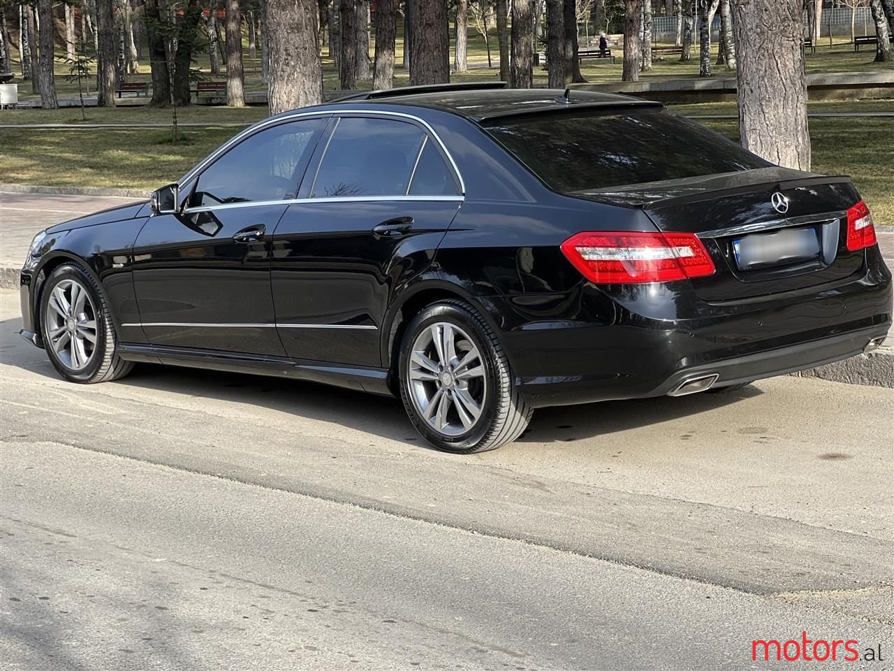2010' Mercedes-Benz E 220 photo #3