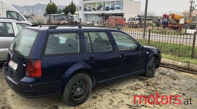 2001' Volkswagen Golf photo #4