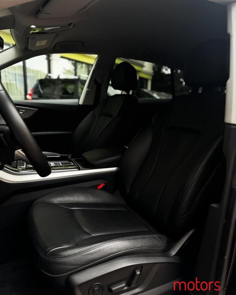 2022' Audi Q8 photo #5