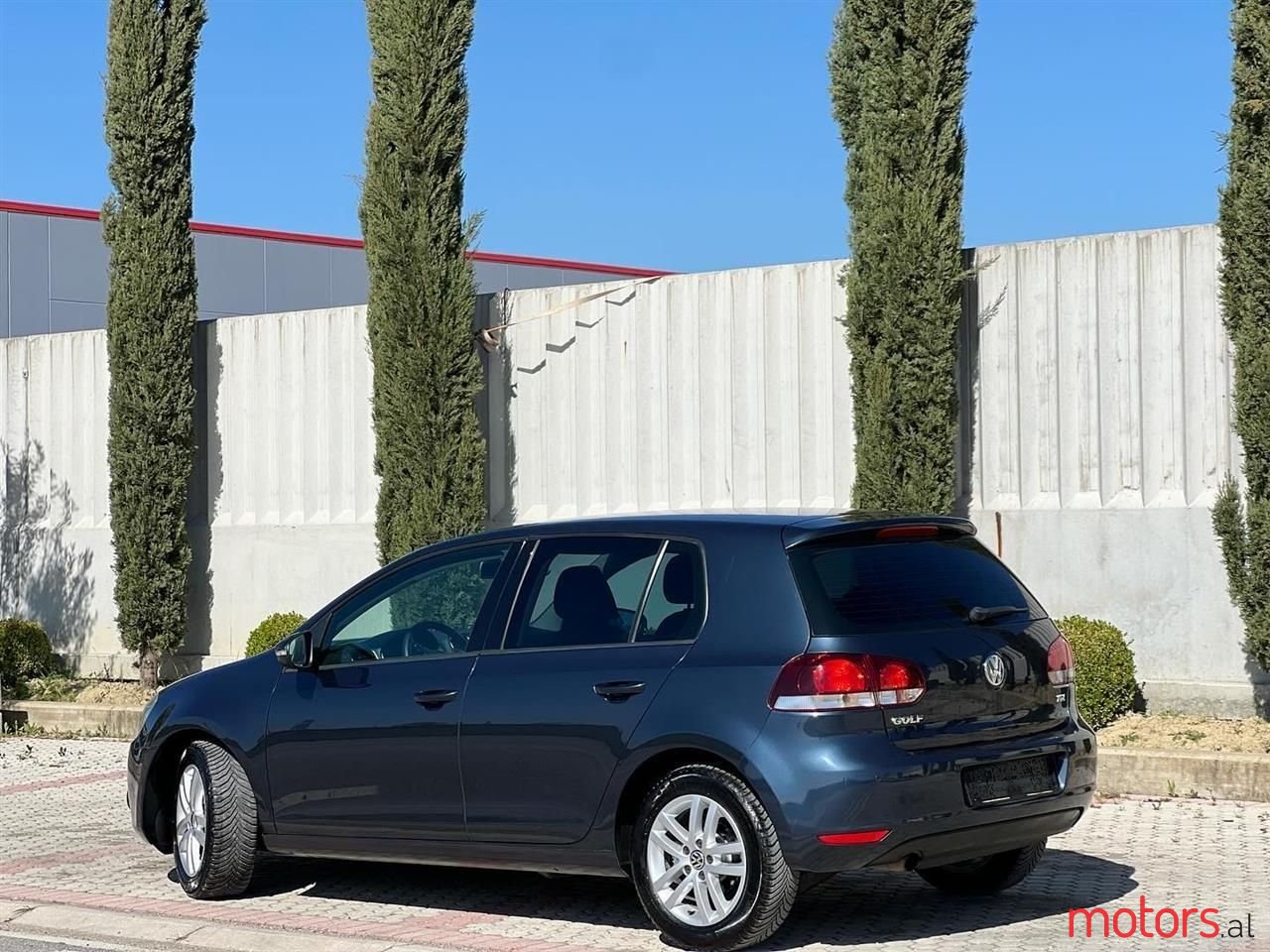 2011' Volkswagen Golf photo #2