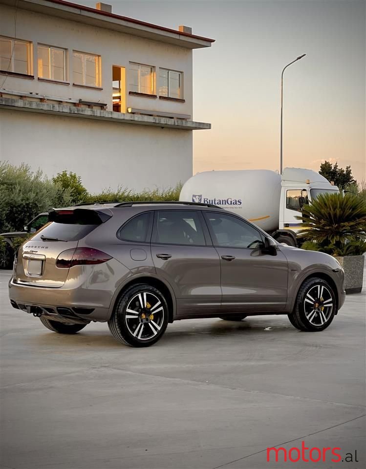 2013' Porsche Cayenne photo #3
