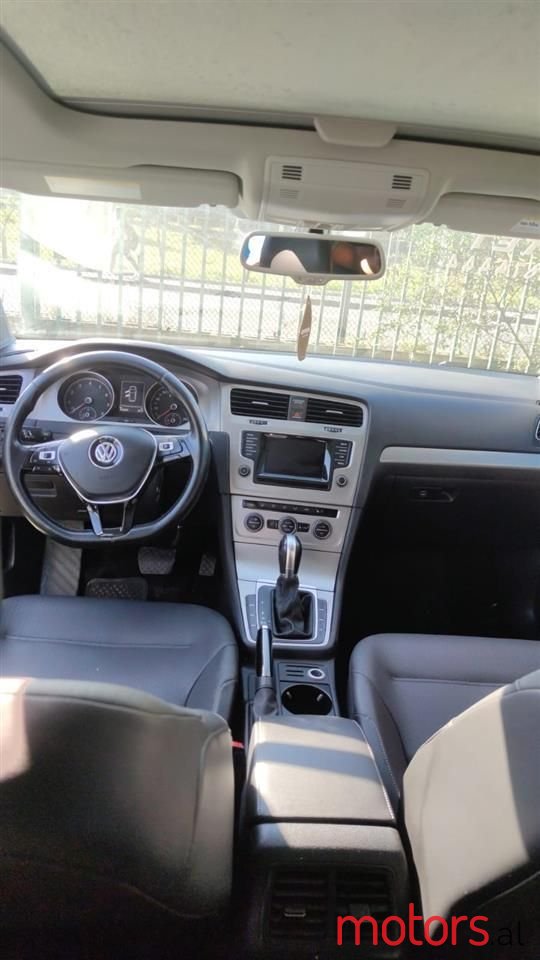 2016' Volkswagen Golf photo #4