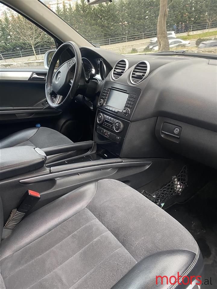 2005' Mercedes-Benz 320 photo #6