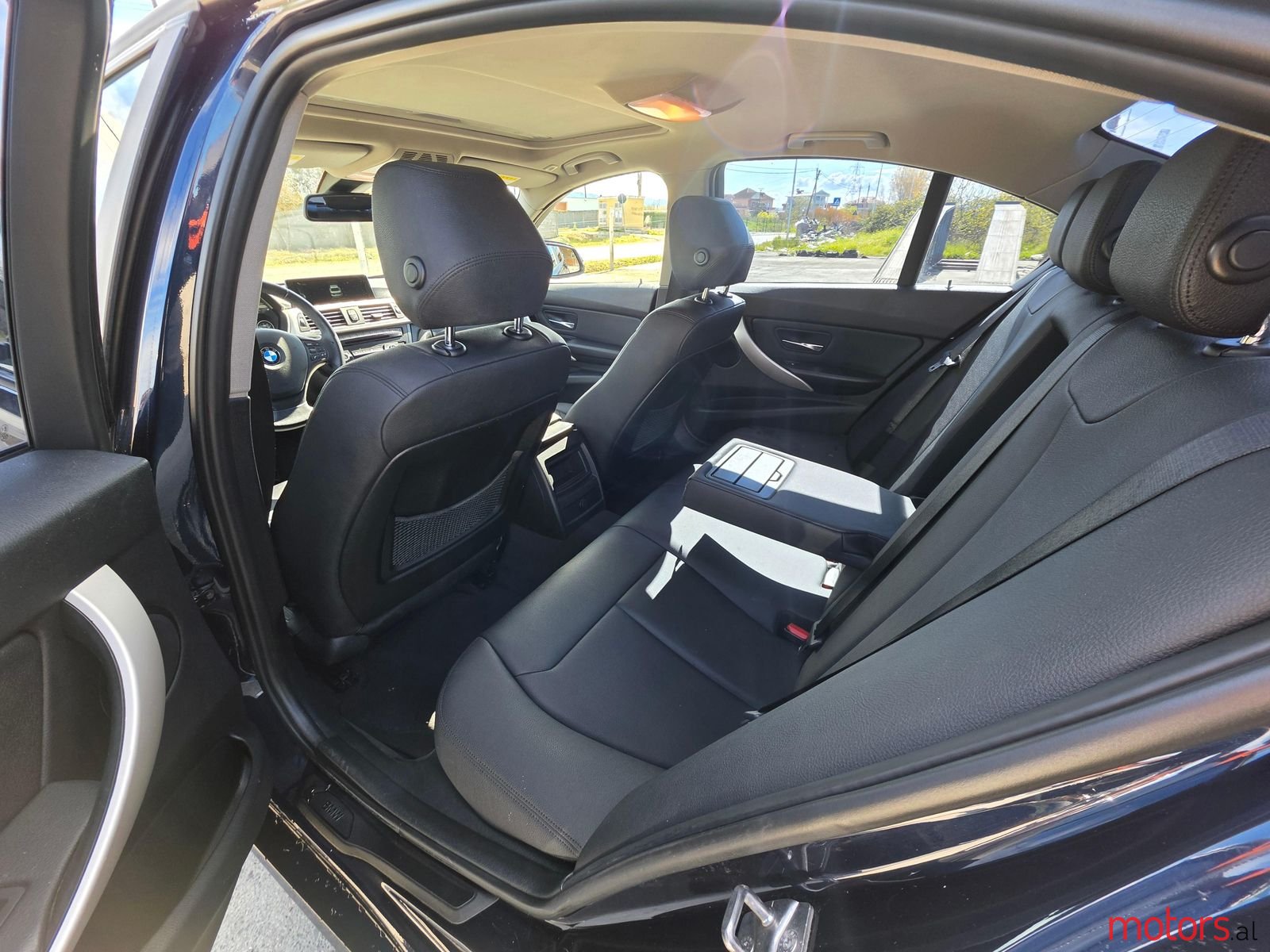 2014' BMW 320 photo #3