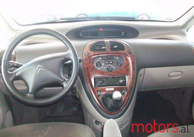 2006' Citroen Xsara Picasso photo #2