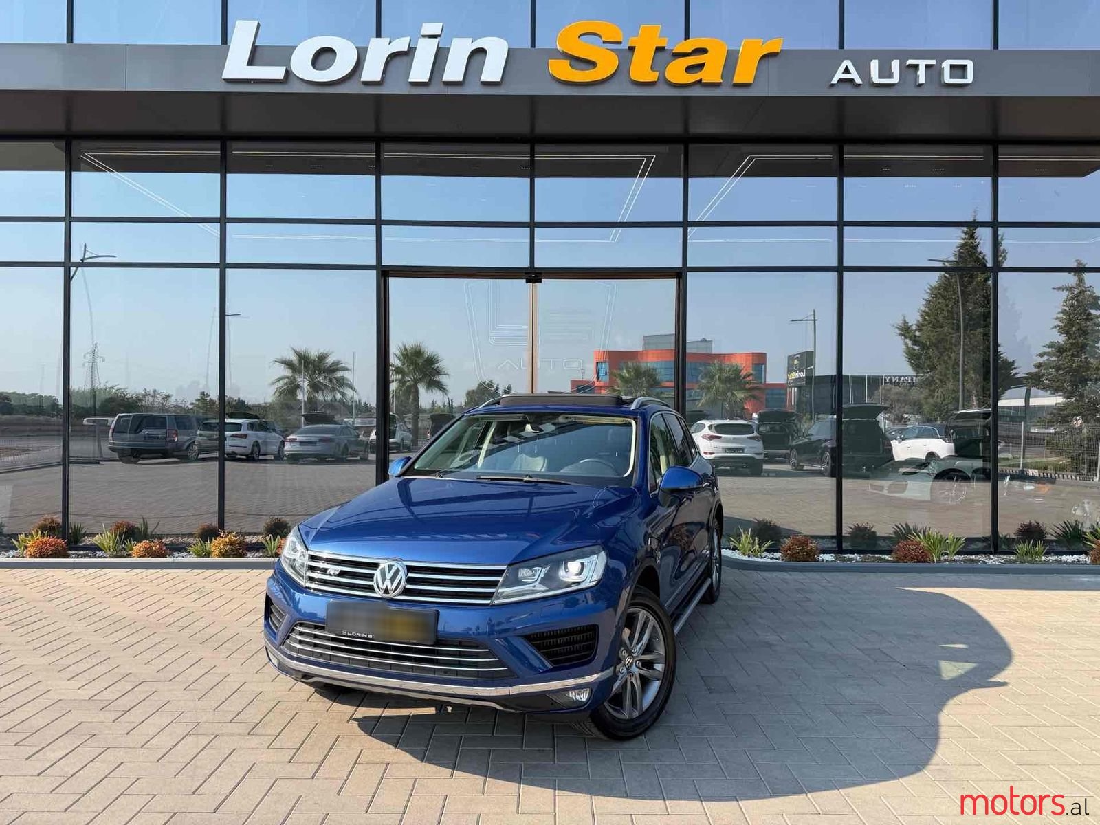 2015' Volkswagen Touareg photo #1
