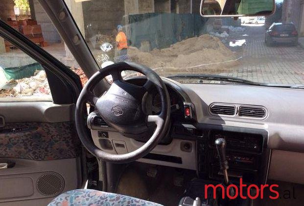 2000' Nissan Serena photo #4