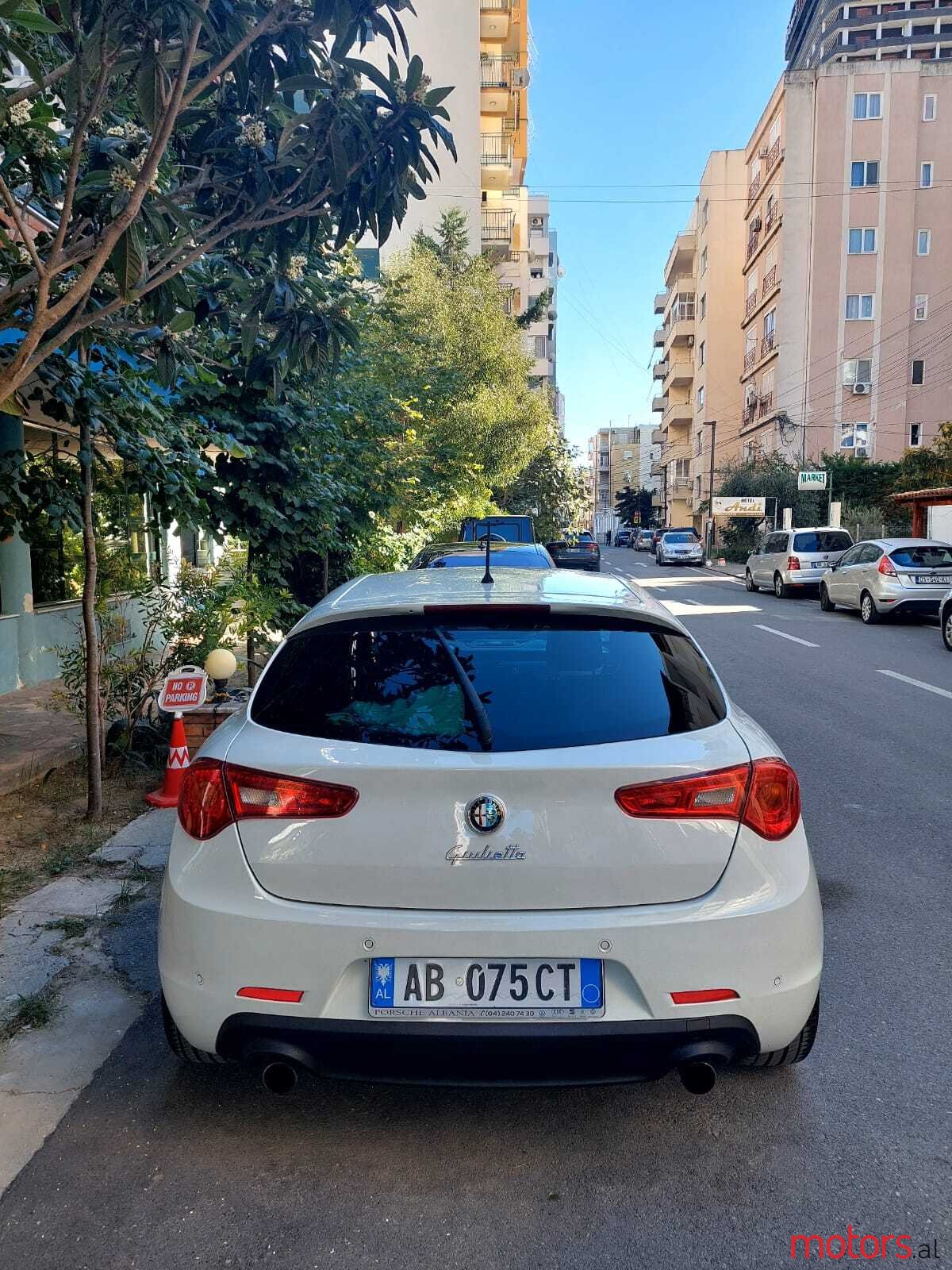 2011' Alfa Romeo Giulietta photo #3