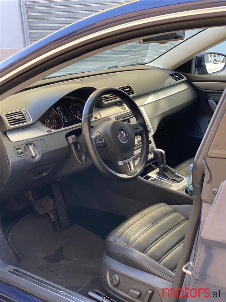 2013' Volkswagen Passat photo #5