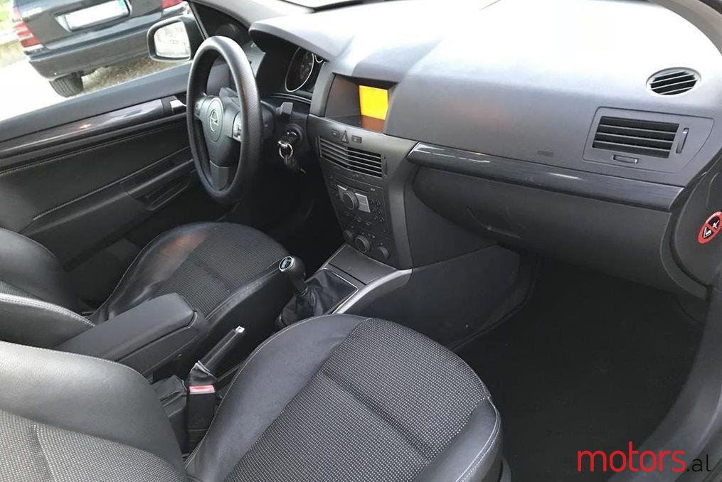 2005' Opel Astra photo #1
