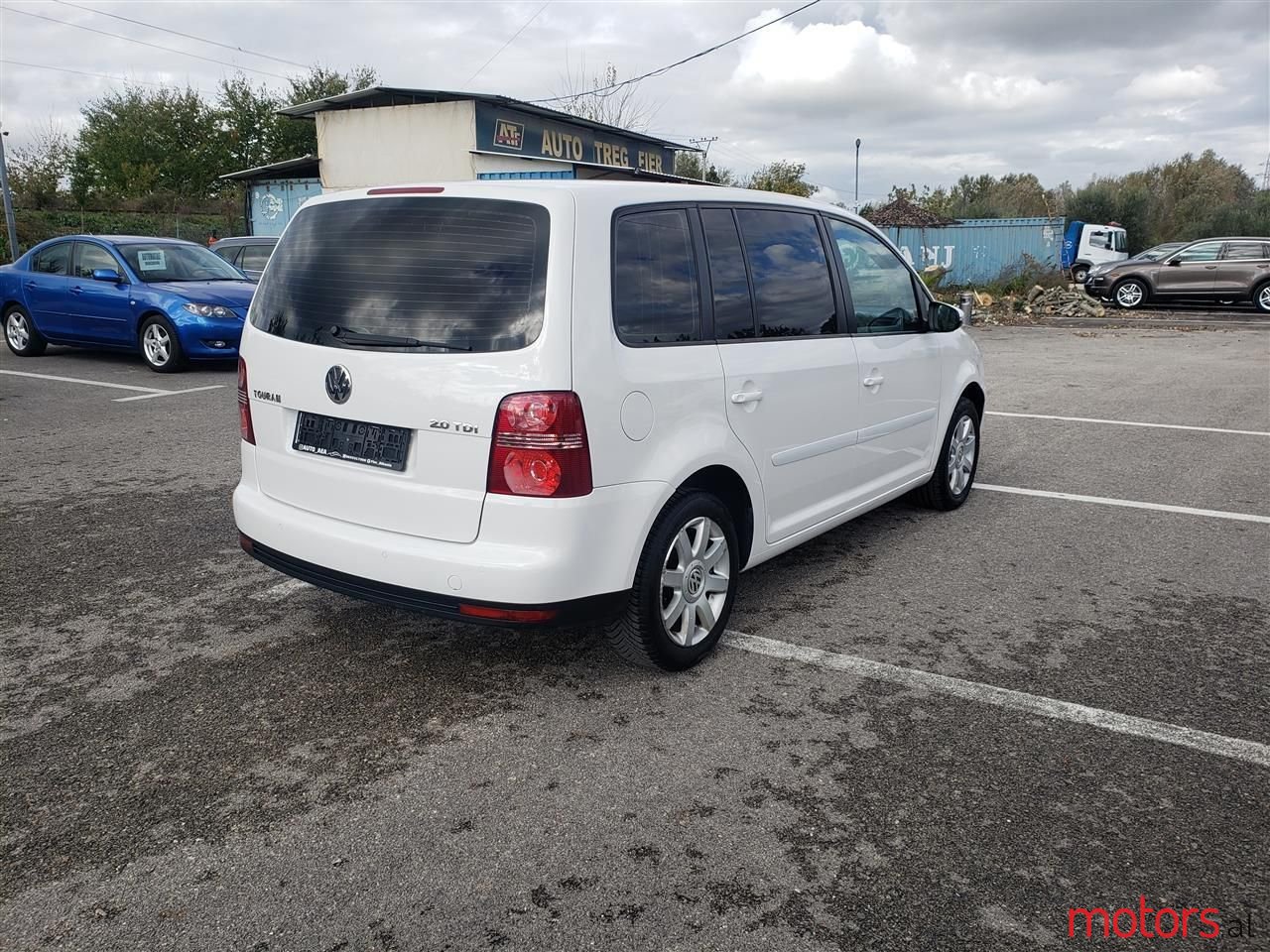 2010' Volkswagen Touran photo #4