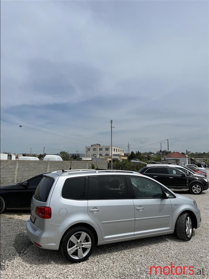 2014' Volkswagen Touran photo #2