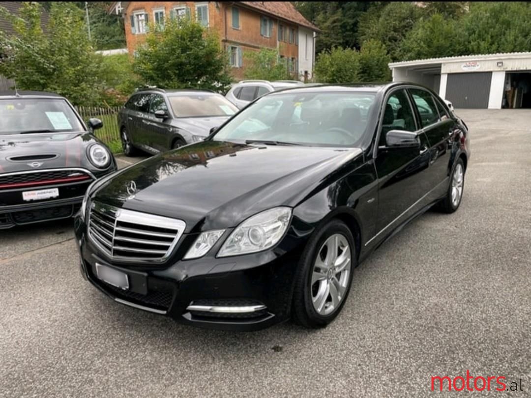 2011' Mercedes-Benz E 200 photo #1