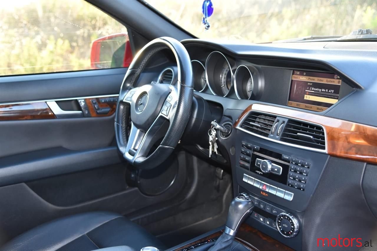 2012' Mercedes-Benz C 300 photo #4