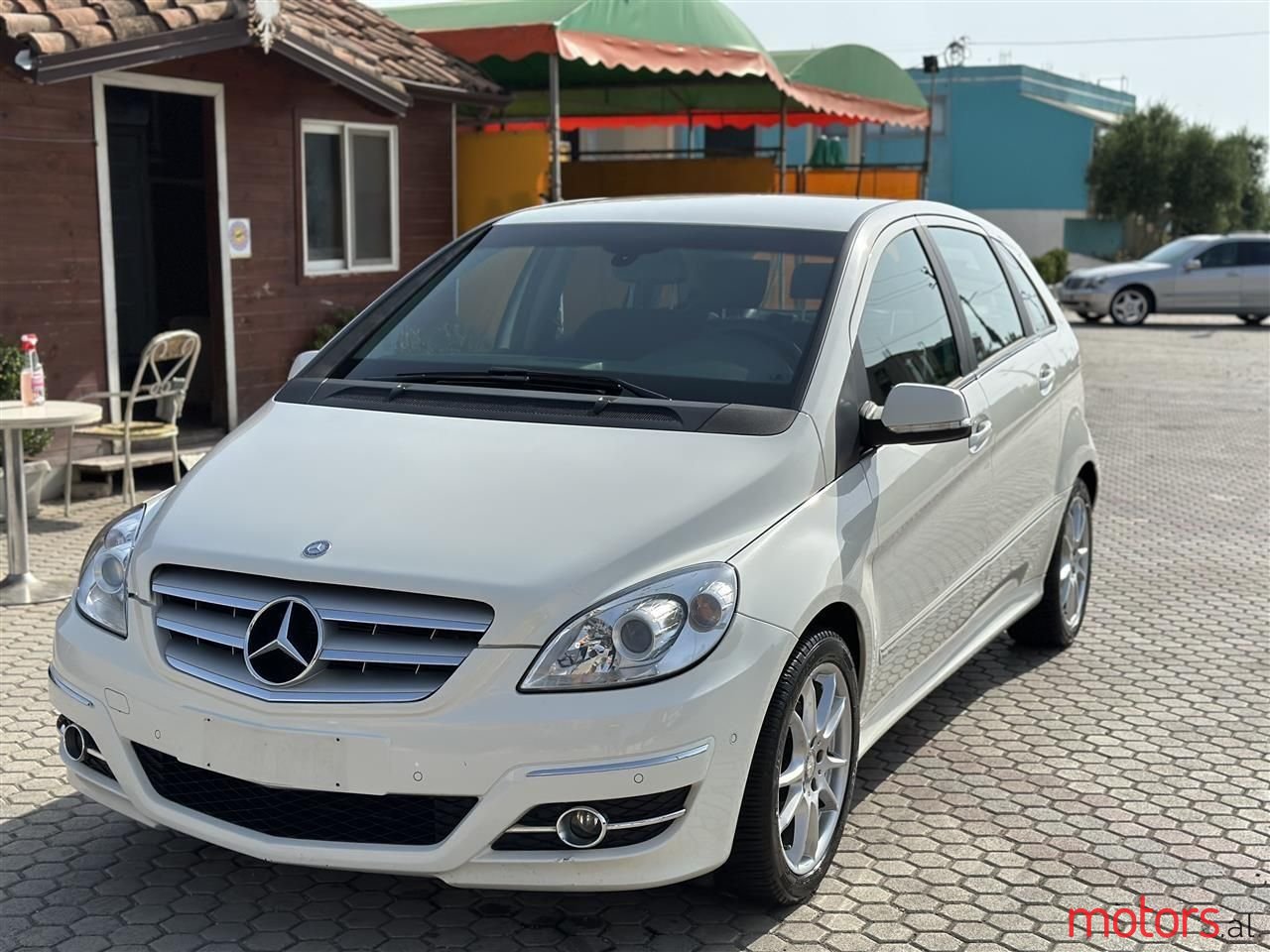 2011' Mercedes-Benz B 200 photo #1