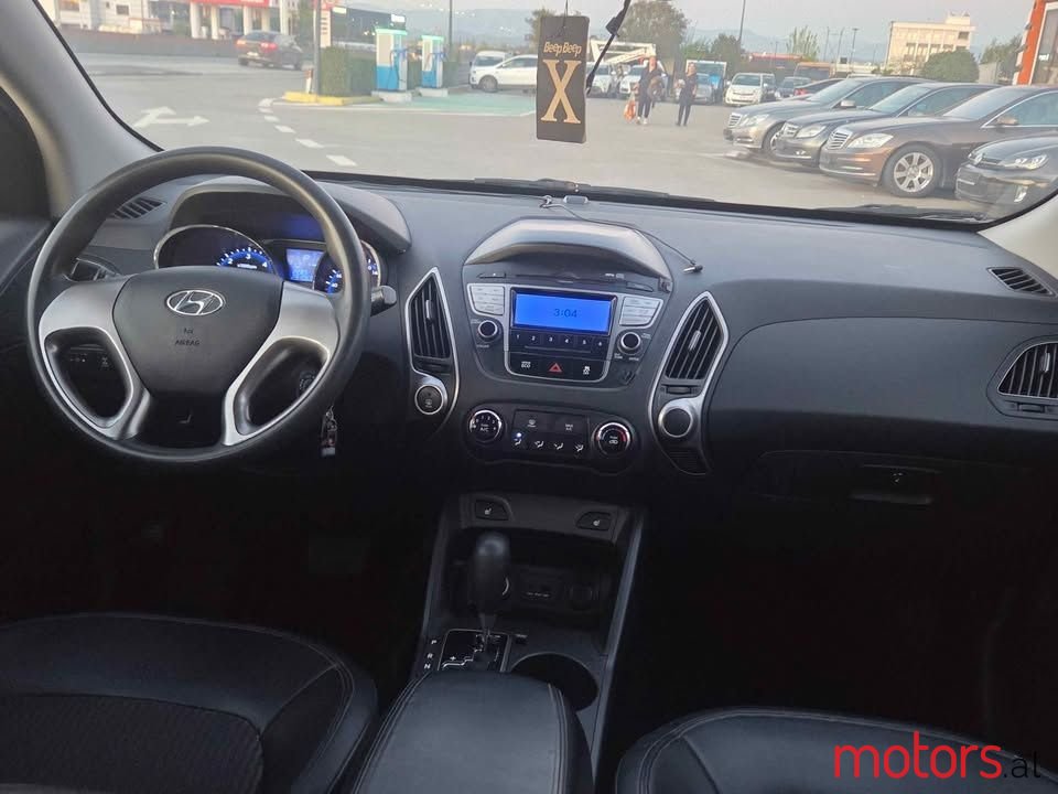 2010' Hyundai Tucson photo #5